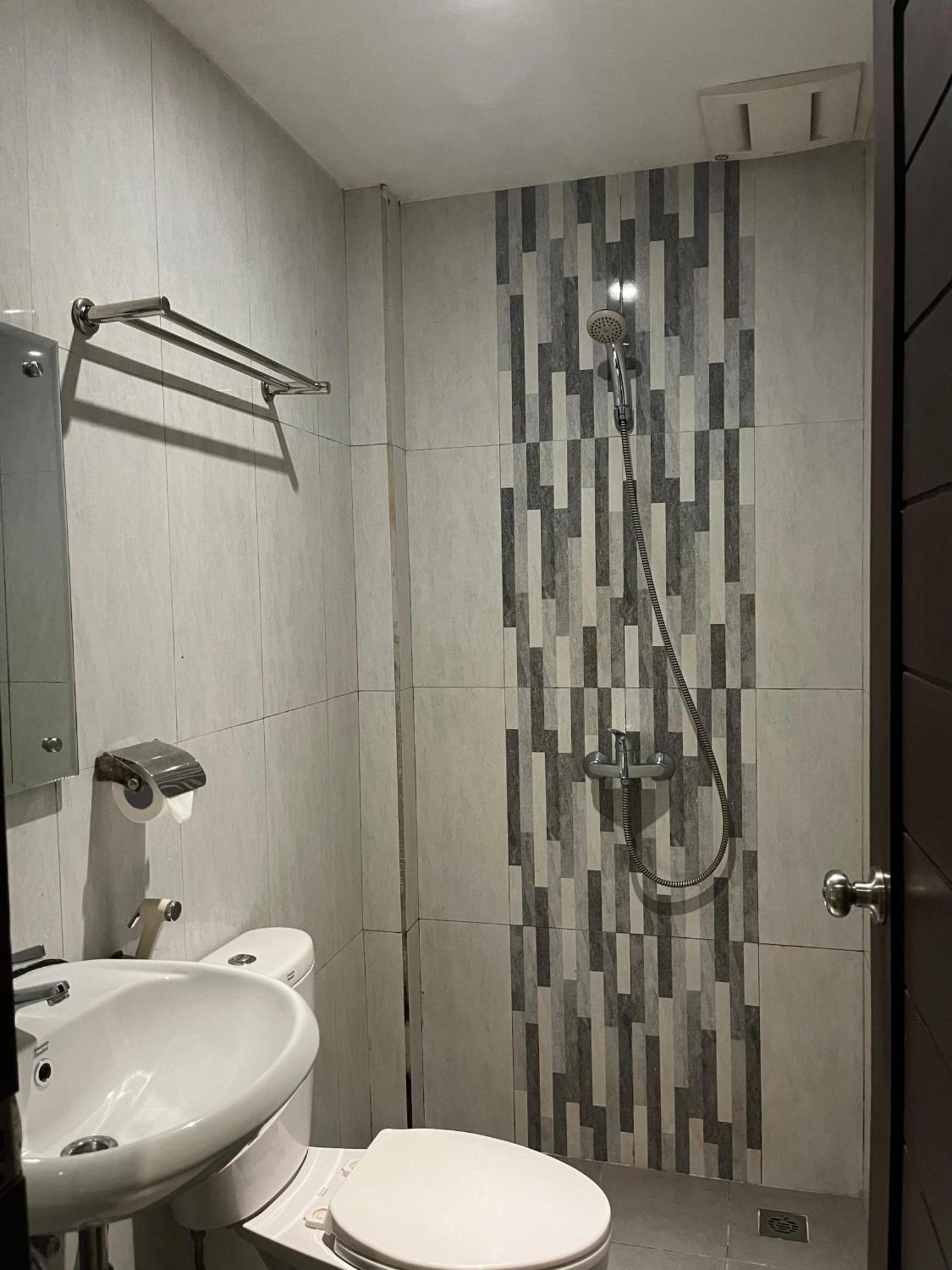 Bless Hotels Sintang エクステリア 写真