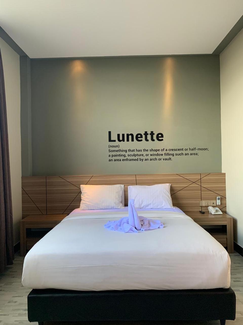 Bless Hotels Sintang エクステリア 写真