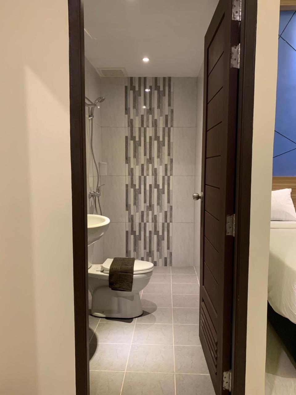 Bless Hotels Sintang エクステリア 写真