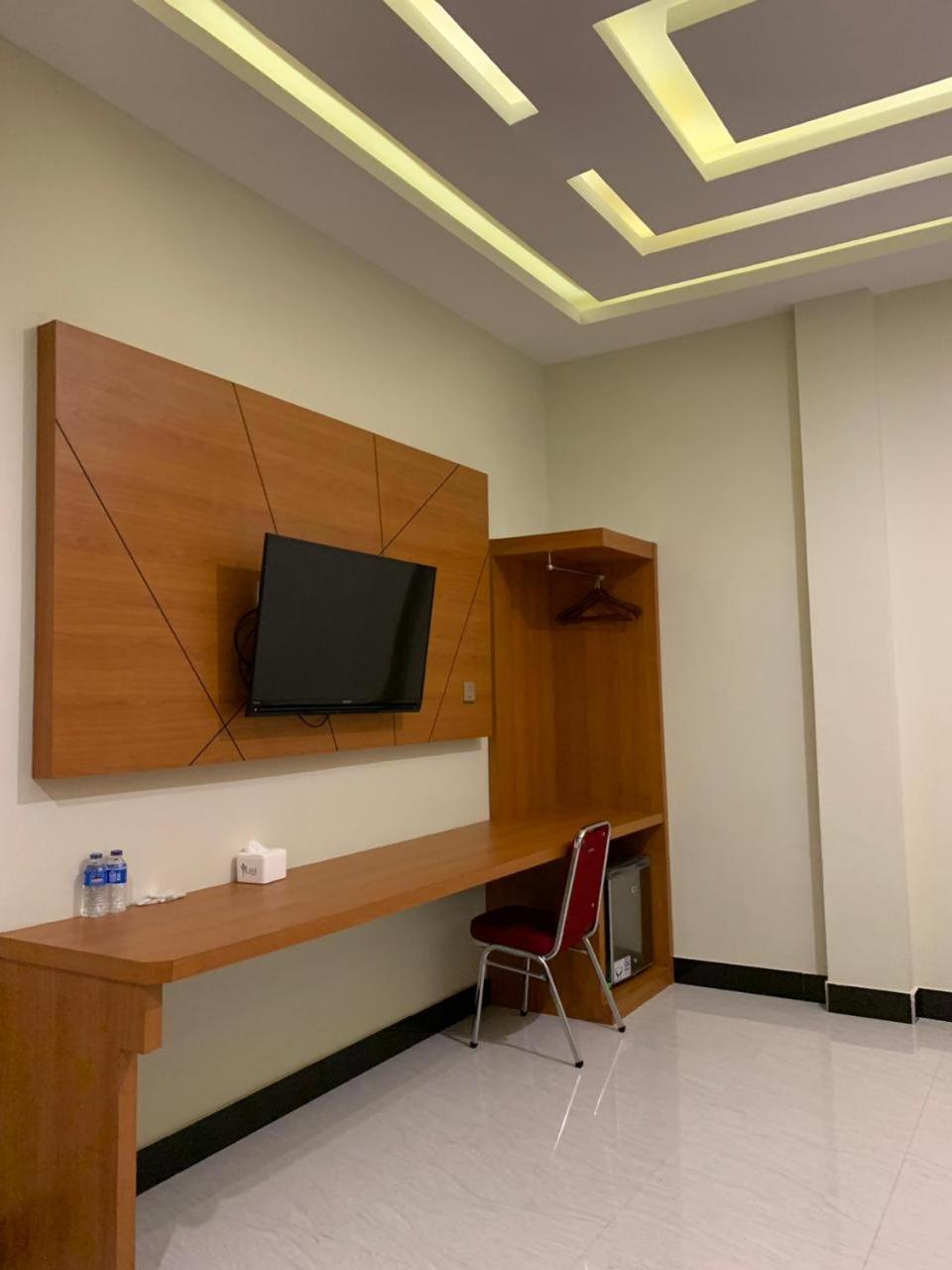 Bless Hotels Sintang エクステリア 写真